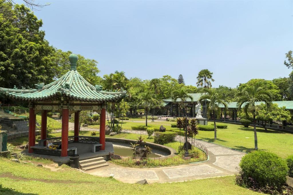 Zen Rooms Malate Robinsons Манила Экстерьер фото